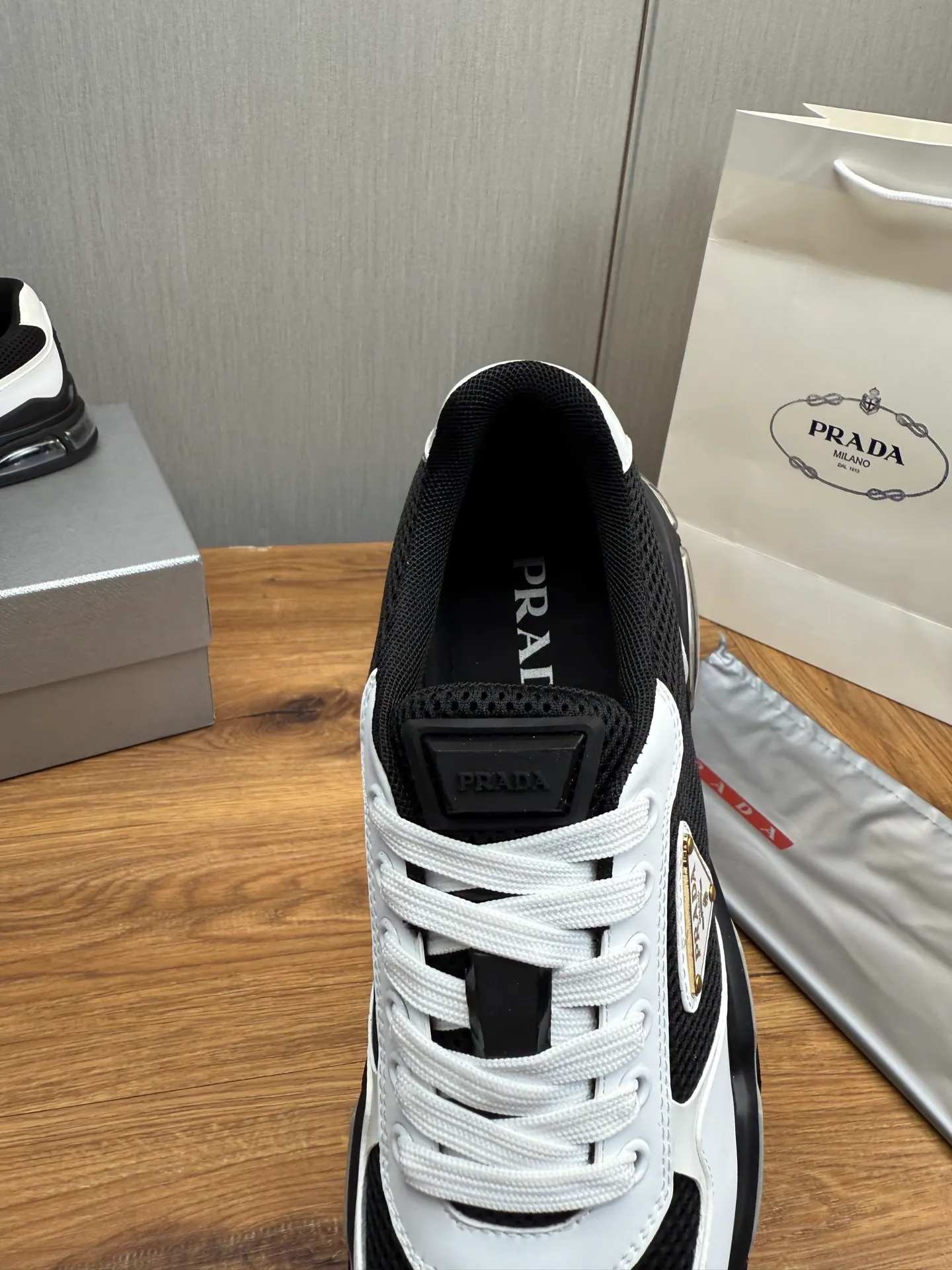 Men's shoes 💰660💰 [PRADA] Men's shoes are popular in the counter, high-quality shipments ✔️Official website synchronization, original imported cowhide with comfortable mesh + cowhide lining, 1⃣️:1⃣️reproduction, original factory air-cushioned original sole, 38-45